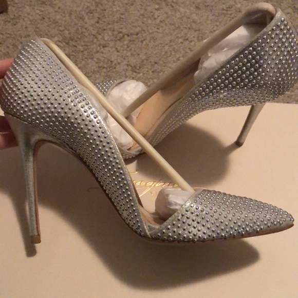 Vince Camuto -  'Ossie' d'Orsay Pump - PLATINUM - Picture 4 of 6